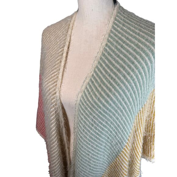 Anthropologie Akemi + Kin Color‎ Block Fuzzy Sweater Wrap Poncho Ruana One Size - Picture 3 of 8